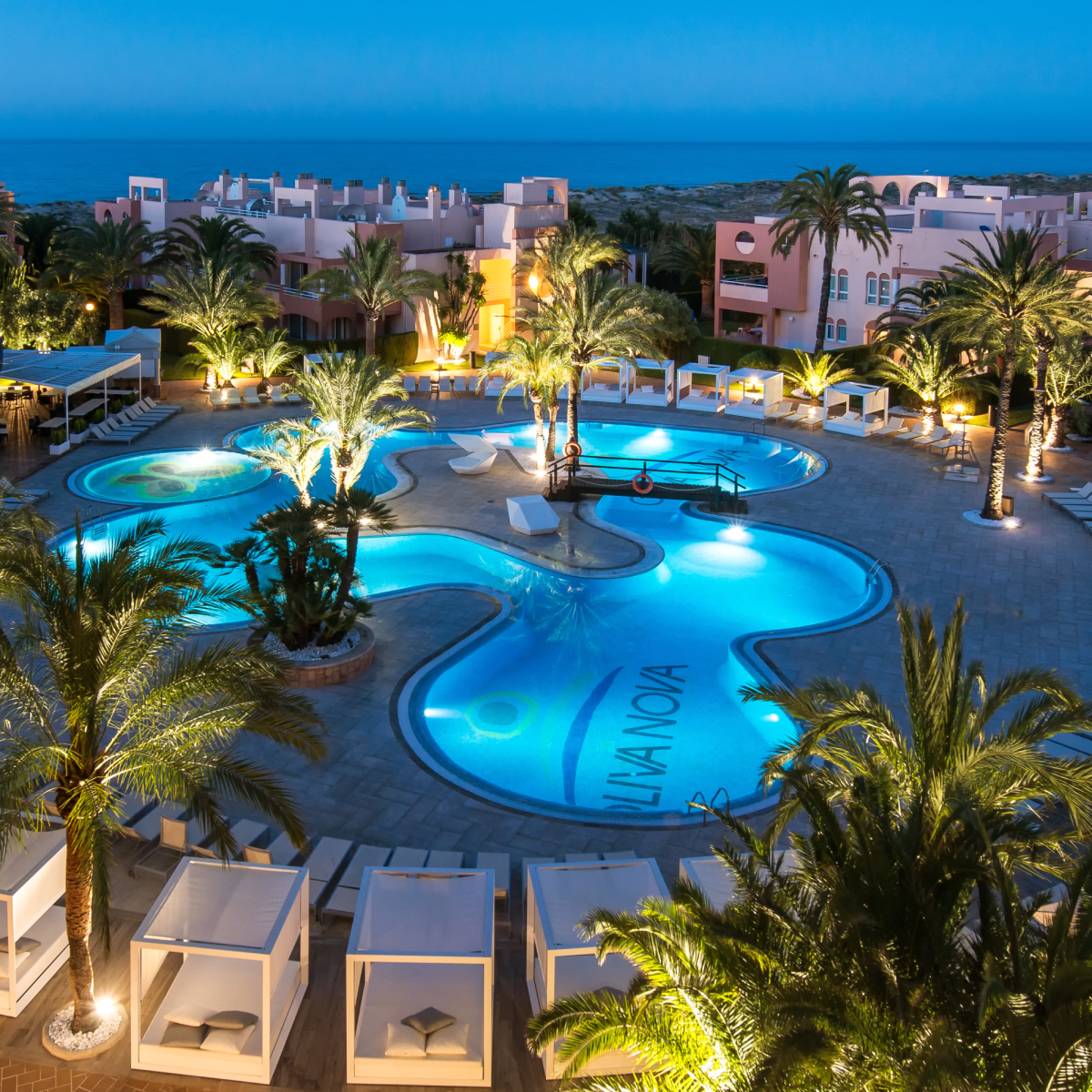 07 Pool Area Hotel Night Kukydq